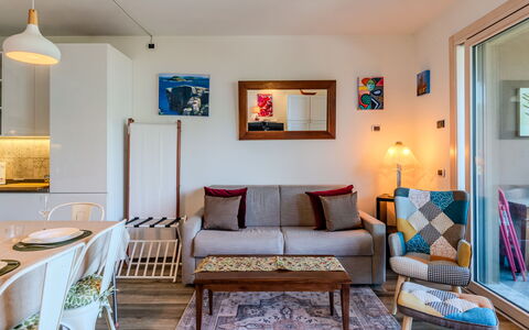Casa Bel Lago: Møbel, Indretning, Gulvbelægning, Couch, Etage, Væg, Værelse, Træ, Loft, Stue