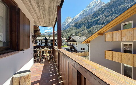 Casa Arnica: Bjergkæde, Hårdttræ, Bejdse, Altan, Tømmer, Bjerglandsby, Planke, Alps, Krydsfiner, Sidespor