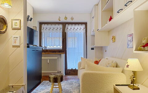 Casa Arnica: Indretning, Væg, Møbel, Træ, Gulvbelægning, Etage, Værelse, Loft, Couch, Stue