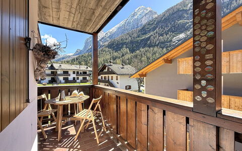 Casa Arnica: Bjergkæde, Hårdttræ, Bejdse, Dal, Alps, Bjerglandsby, Tømmer, Krydsfiner, Planke, Altan