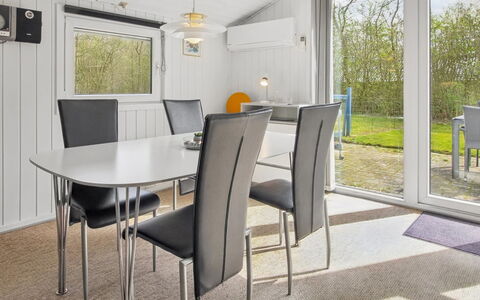 Brunhild - 29Km from the Sea: Indretning, Gulvbelægning, Møbel, Loft, Etage, Køkken & Spisebord, Værelse, Stol, Spisestue, Stueplante