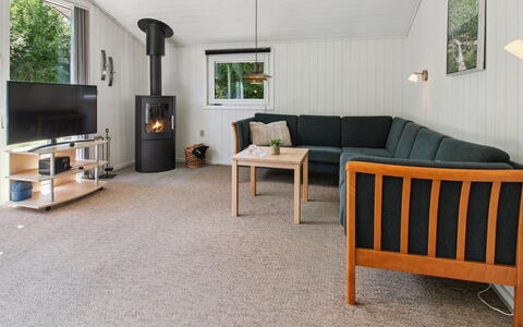 Brunhild - 29Km from the Sea: Gulvbelægning, Træ, Indretning, Etage, Møbel, Loft, Værelse, Stue, Couch, Hjem
