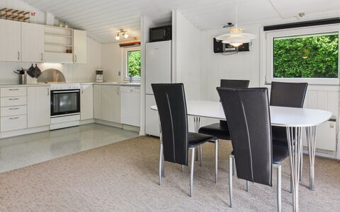 Brunhild - 29Km from the Sea: Indretning, Loft, Gulvbelægning, Møbel, Etage, Værelse, Hjem, Køkken, Countertop, Lysarmatur