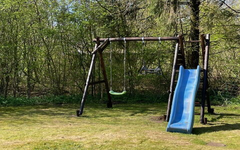 Brunhild - 29Km from the Sea: Legepladsudstyr, Legetøjsrutsjebane, Legeplads, Chute, Svinge, Have, Skygge, Parkere, Lawn, Woodland