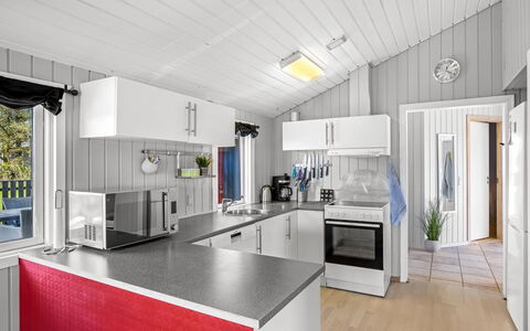 Kiana - 800M from the Sea: Større Bandage, Loft, Køkken, Hjem, Køkken Apparat, Countertop, Husholdningsapparat, Cabinetry, Køleskab, Stol