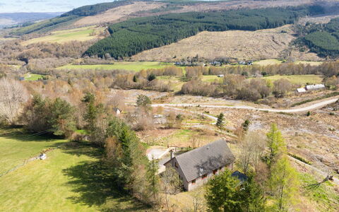The New House: Træ, Naturligt Miljø, Naturlige Landskab, Landskab, Highland, Økoregion, Landdistrikt, Græs-, Land Lot, Menneskelig Bosættelse