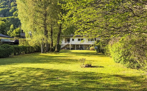 Ossiacher See 20: Natur, Træ, Landskab, Busk, Hus, Hjem, Landdistrikt, Sommerhus, Have, Lawn