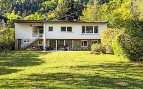 Ossiacher See 20: Bygning, Græs, Hus, Hjem, Boligområde, Busk, Arkitektur, Land Lot, Tag, Sommerhus