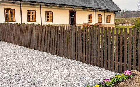 Rozálka: Træ, Hus, Sommerhus, Hjem, Svømmepøl, Veranda, Dør, Udvej, Skygge, Estate