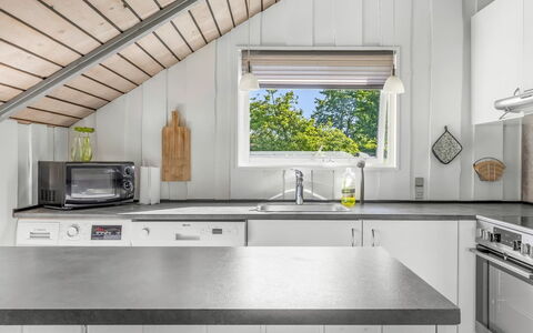 Anneke - 500M from the Sea: Køkken, Træ, Countertop, Køkken Apparat, Loft, Indretning, Gulvbelægning, Større Bandage, Husholdningsapparat, Hjem