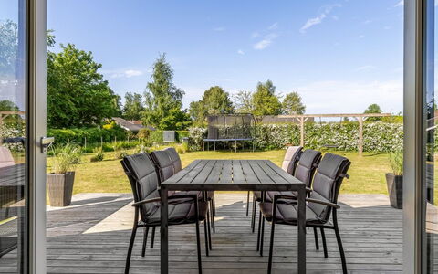 Anneke - 500M from the Sea: Møbel, Træ, Indretning, Gulvbelægning, Etage, Stol, Værelse, Loft, Stue, Lejlighed