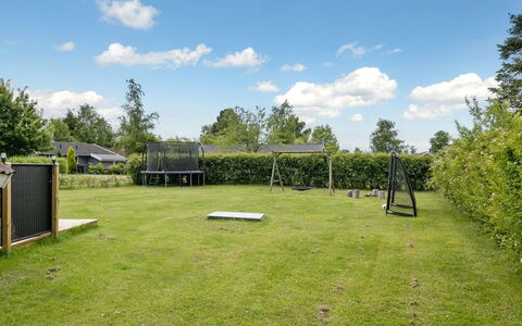 Anneke - 500M from the Sea: Træ, Hus, Sommerhus, Hjem, Svømmepøl, Veranda, Dør, Udvej, Skygge, Estate