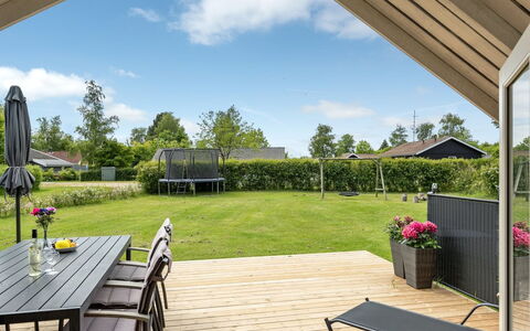 Anneke - 500M from the Sea: Træ, Hus, Sommerhus, Hjem, Svømmepøl, Veranda, Dør, Udvej, Skygge, Estate
