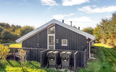 Arman - 900M from the Sea: Træ, Hus, Sommerhus, Hjem, Svømmepøl, Veranda, Dør, Udvej, Skygge, Estate