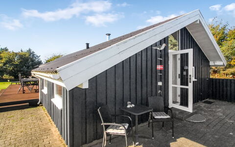 Arman - 900M from the Sea: Møbel, Træ, Indretning, Gulvbelægning, Etage, Stol, Værelse, Loft, Stue, Lejlighed