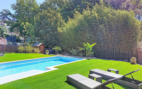 Villa Dolce Vita: Træ, Hus, Sommerhus, Hjem, Svømmepøl, Veranda, Dør, Udvej, Skygge, Estate