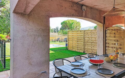 Villa Dolce Vita: Møbel, Udendørs Møbler, Udendørs Bord, Skygge, Køkken & Spisebord, Stol, Hacienda, Backyard, Mursten, Gårdhave