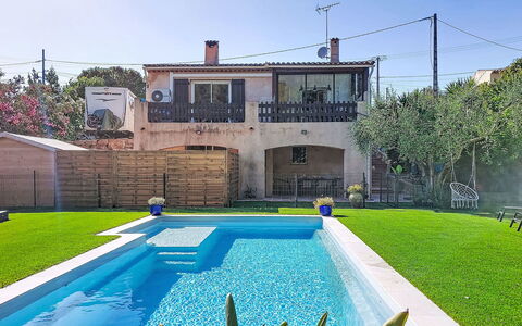 Villa Dolce Vita: Svømmepøl, Blå, Boligområde, Hus, Udvej, Hjem, Kompositmateriale, Estate, Water Feature, Have