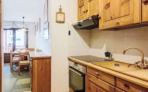 Cardinello Rosa: Træ, Hus, Sommerhus, Hjem, Svømmepøl, Veranda, Dør, Udvej, Skygge, Estate