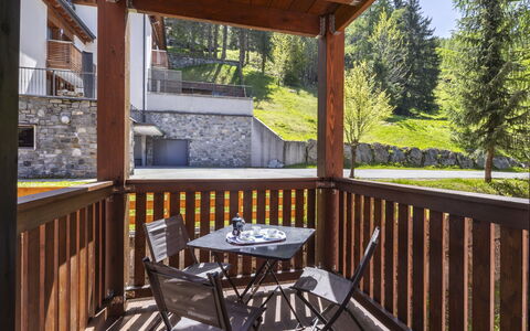 Cardinello Rosa: Træ, Hårdttræ, Bejdse, Trægulve, Planke, Stol, Bjælkehytte, Veranda, Eco Hotel, Tømmer