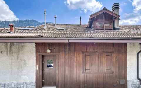 Lo Chalet del Bepy: Træ, Hus, Sommerhus, Hjem, Svømmepøl, Veranda, Dør, Udvej, Skygge, Estate