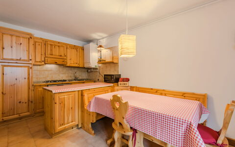 Lo Chalet del Bepy: Træ, Indretning, Møbel, Cabinetry, Køkken, Værelse, Loft, Skab, Skuffe, Bejdse