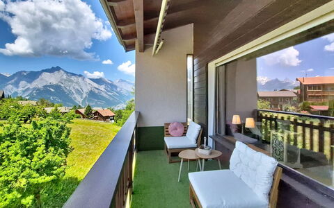 Balcon des Alpes 24: Arkitektur, Altan, Eco Hotel, Veranda, Dal, Skygge, Villa, Gård, Udvej, Udendørs Møbler