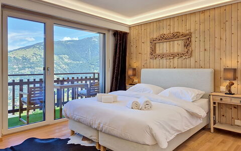 Balcon des Alpes 24: Indretning, Soveværelse, Møbel, Hjem, Seng, Sengetøj, Sengetøj, Værelse, Bed Frame, Lejlighed
