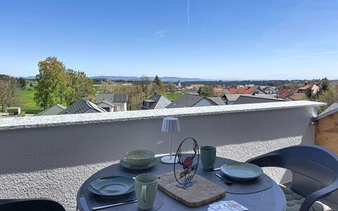 Alpenblick: Busk, Boligområde, Hus, Hjem, Have, Bunddække, Sommerhus, Vedplante, Landscaping, Estate