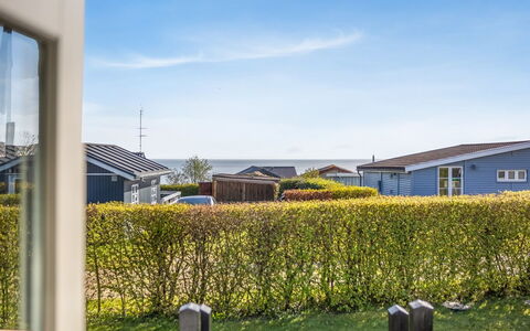 Uuno - 200M from the Sea: Busk, Boligområde, Hus, Hjem, Have, Bunddække, Sommerhus, Vedplante, Landscaping, Estate