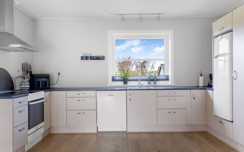 Aina - 20Km from the Sea: Gulvbelægning, Træ, Køkken, Indretning, Etage, Cabinetry, Countertop, Køkken Apparat, Loft, Værelse