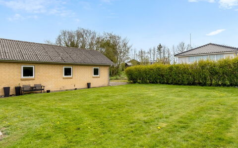 Aina - 20Km from the Sea: Træ, Tag, Hjem, Hus, Arkitektur, Sidespor, Land Lot, Sommerhus, Skur, Garden Bygninger