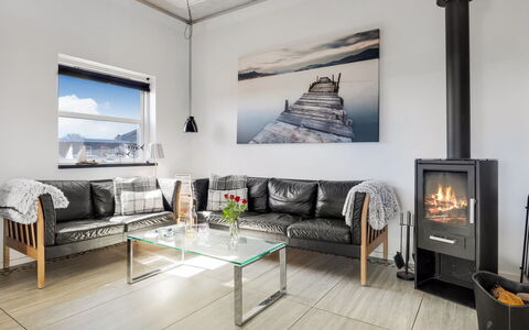 Vaska - 75M from the Sea: Møbel, Gulvbelægning, Indretning, Etage, Stue, Couch, Stol, Trægulve, Hearth