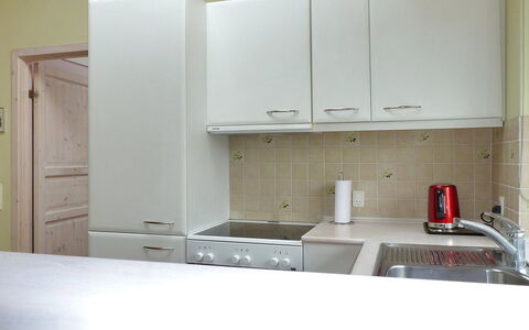 Amina - 500M from the Sea: Køkken, Countertop, Køkken Apparat, Cabinetry, Køkkenvask, Gulvbelægning, Indretning, Større Bandage, Møbel, Håndvask