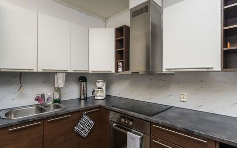 Alatalo: Køkken Apparat, Køkken, Countertop, Gulvbelægning, Cabinetry, Større Bandage, Træ, Møbel, Indretning, Etage