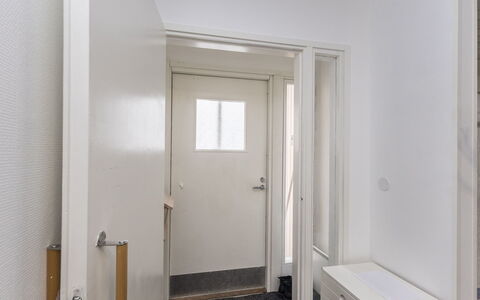 Alatalo: Væg, Gulvbelægning, Træ, Etage, Dør, Loft, Indretning, Home Dør, Kompositmateriale, Lejlighed