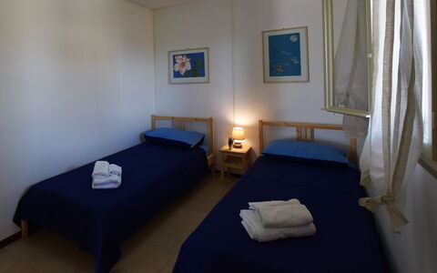 Villa Andrea: Møbel, Træ, Etage, Gulvbelægning, Indretning, Soveværelse, Seng, Værelse, Bed Frame, Sengetøj
