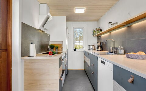 Sinnika - 550M from the Sea: Køkken, Countertop, Træ, Gulvbelægning, Køkken Apparat, Indretning, Cabinetry, Større Bandage, Møbel, Husholdningsapparat