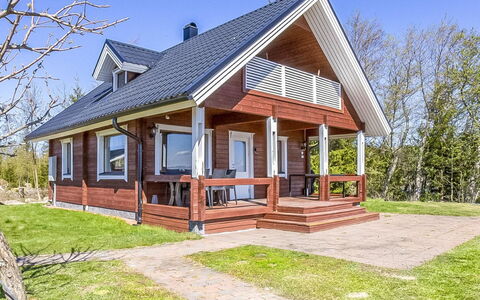 Villa Irene: Møbel, Altan, Skygge, Have, Udendørs Møbler, Stol, Veranda, Gård, Landscaping, Backyard