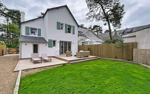 Villa Armorique: Græs, Hus, Landdistrikt, Sommerhus, Tag, Hjem, Landskab, Almindeligt, Land Lot