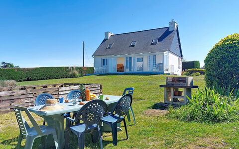 Le Vauglin: Møbel, Altan, Skygge, Have, Udendørs Møbler, Stol, Veranda, Gård, Landscaping, Backyard
