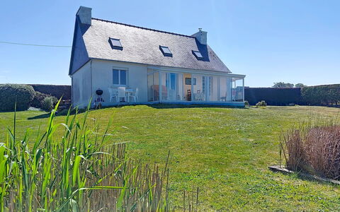 Le Vauglin: Møbel, Altan, Skygge, Have, Udendørs Møbler, Stol, Veranda, Gård, Landscaping, Backyard