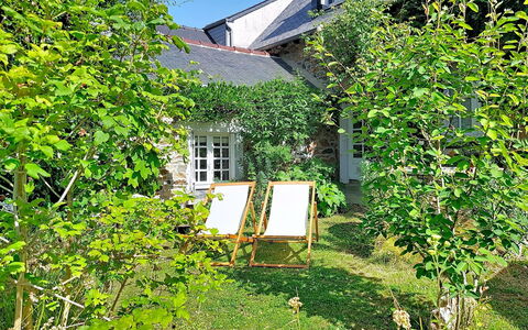 La Dolce Vita Brezhoneg: Grøn, Blad, Busk, Sommerhus, Have, Forår, Bunddække, Skygge, Backyard, Gård