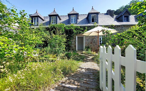 La Dolce Vita Brezhoneg: Hus, Busk, Tag, Sommerhus, Hjem, Estate, Have, Stenmur, Stuehus, Skydevindue