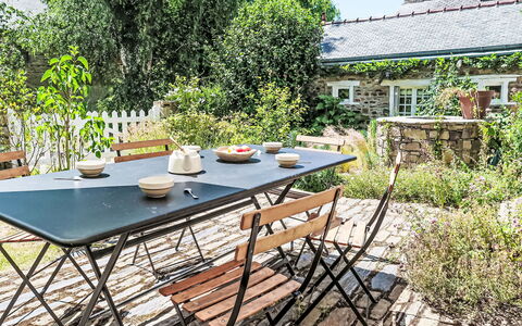 La Dolce Vita Brezhoneg: Møbel, Altan, Skygge, Have, Udendørs Møbler, Stol, Veranda, Gård, Landscaping, Backyard