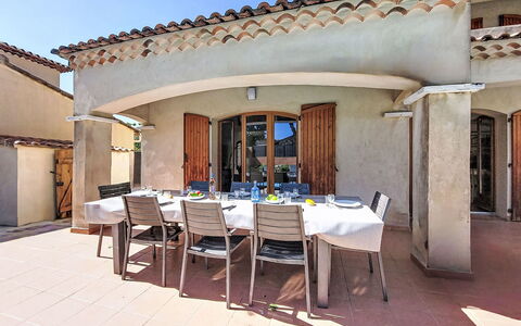 La Champenoise: Møbel, Altan, Skygge, Have, Udendørs Møbler, Stol, Veranda, Gård, Landscaping, Backyard