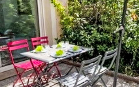 Jenny: Møbel, Altan, Skygge, Have, Udendørs Møbler, Stol, Veranda, Gård, Landscaping, Backyard