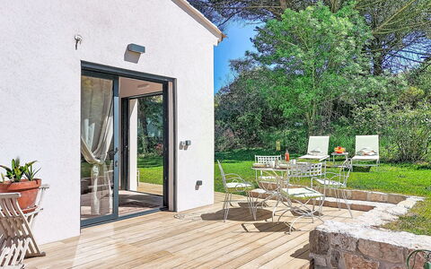 Louceou: Møbel, Altan, Skygge, Have, Udendørs Møbler, Stol, Veranda, Gård, Landscaping, Backyard