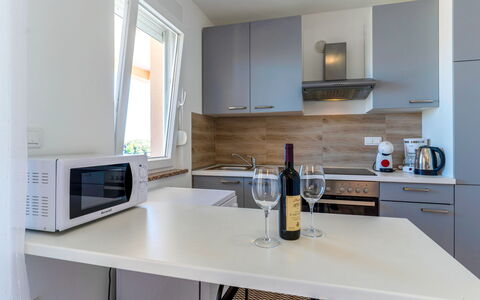 Rab Lopar 115: Countertop, Køkken, Møbel, Indretning, Køkken Apparat, Cabinetry, Gulvbelægning, Større Bandage, Træ, Etage