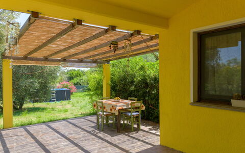 Cottage Girasole di Mare: Træ, Skygge, Have, Udendørs Struktur, Backyard, Eco Hotel, Pergola, Bjælke, Bejdse, Veranda